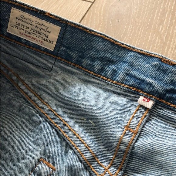 Levi’s Distressed Denim Mini Skirt in Light Blue Size 29 - Picture 7 of 10